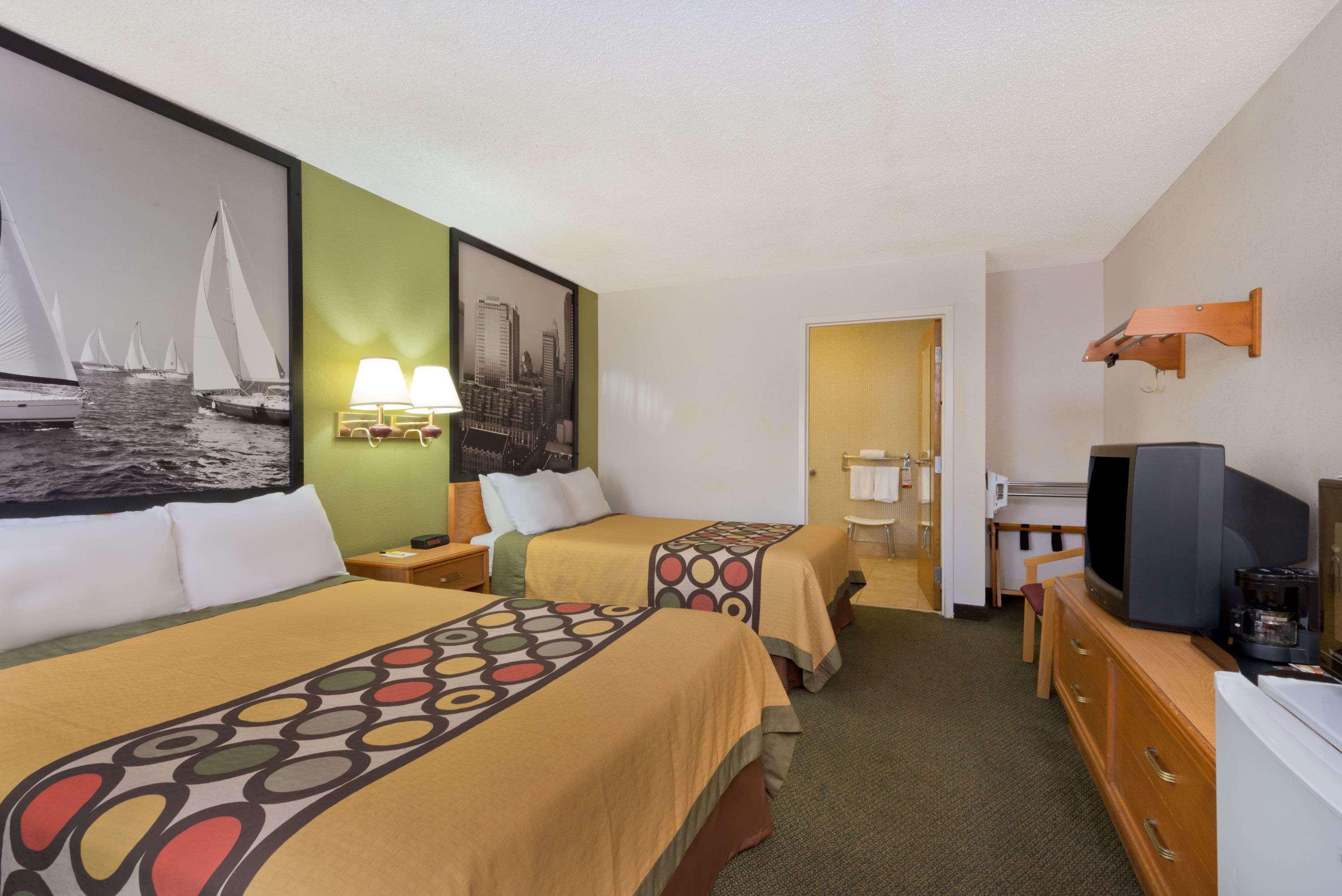 Super 8 By Wyndham Huntersville/Charlotte Area Экстерьер фото