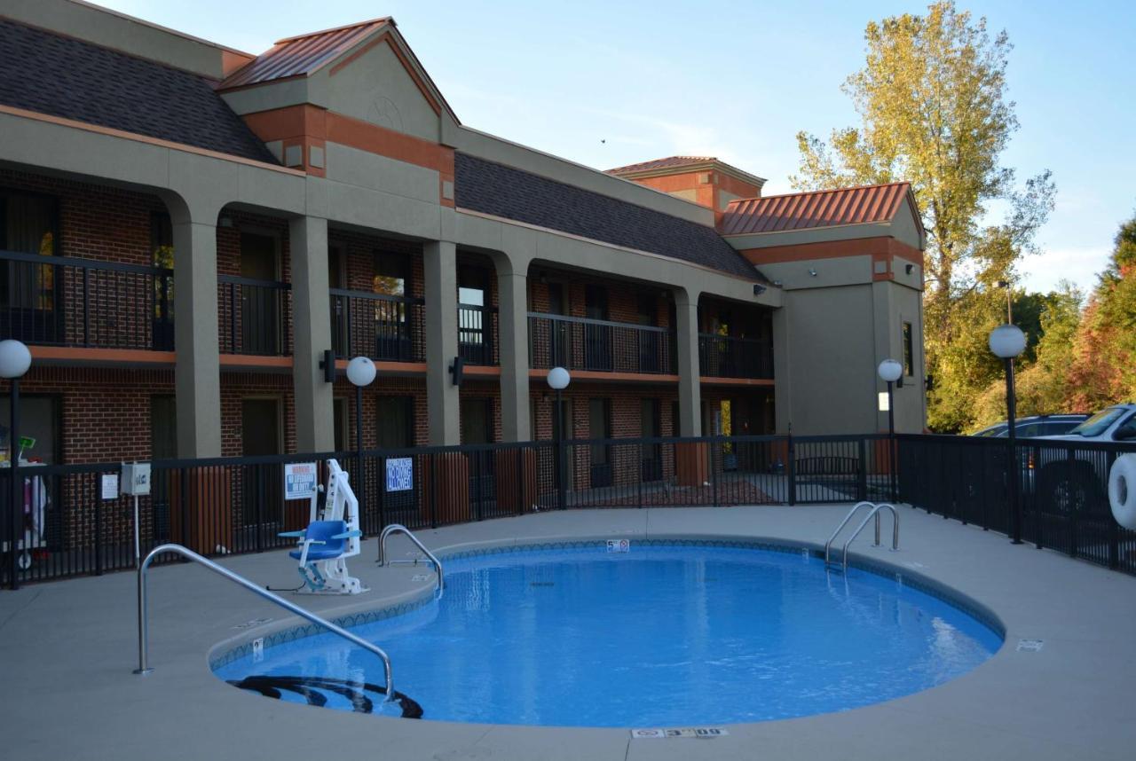 Super 8 By Wyndham Huntersville/Charlotte Area Экстерьер фото