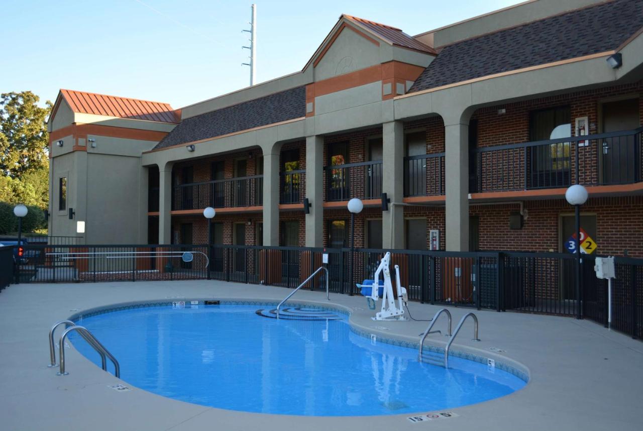 Super 8 By Wyndham Huntersville/Charlotte Area Экстерьер фото
